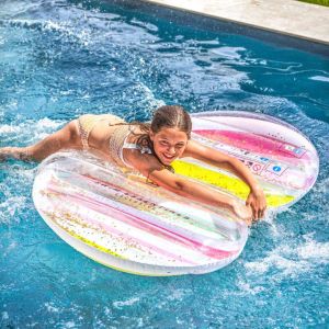 Swim Essentials: Плажен дюшек във формата на сърце за деца 6+ години "Rainbow Heart"