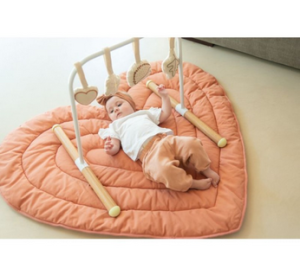 CHILDHOME Меко килимче за игра Сърце 120 см